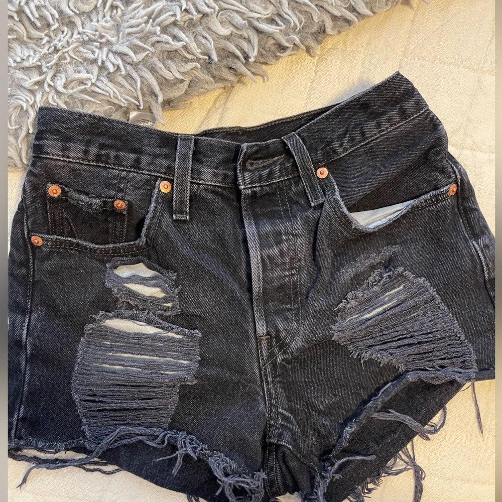 Women’s 501 Levi’s ripped shorts